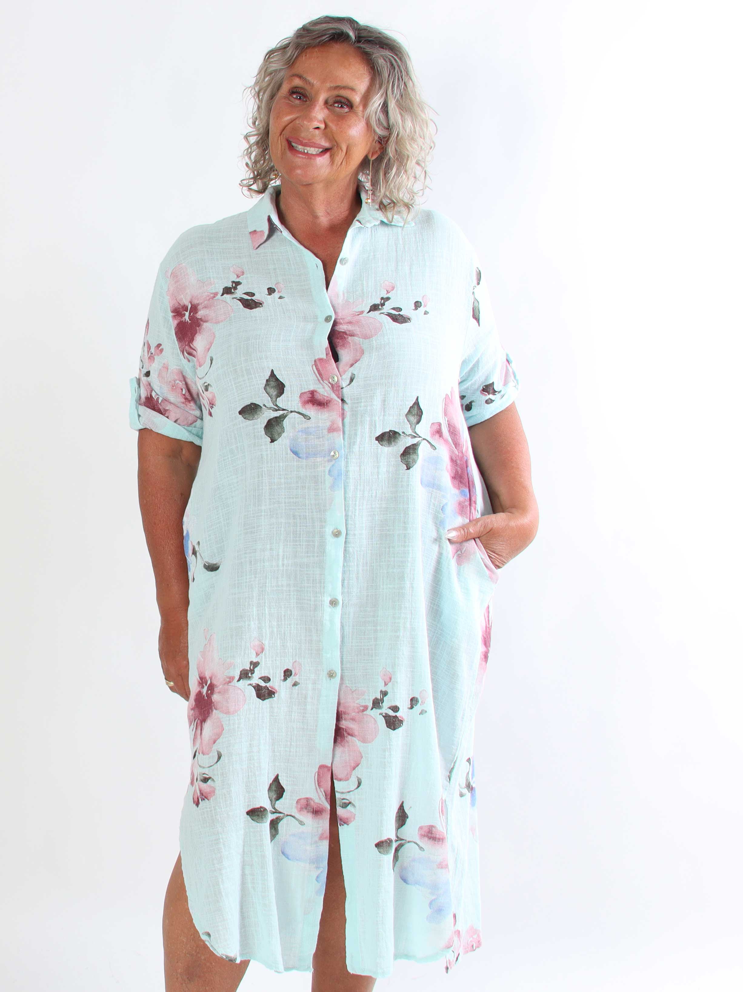 Maissa - Lang plus size skjortekjole i bomuld med blomsterprint